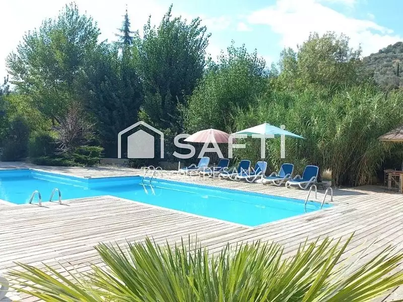 Divers, 2 500 m²