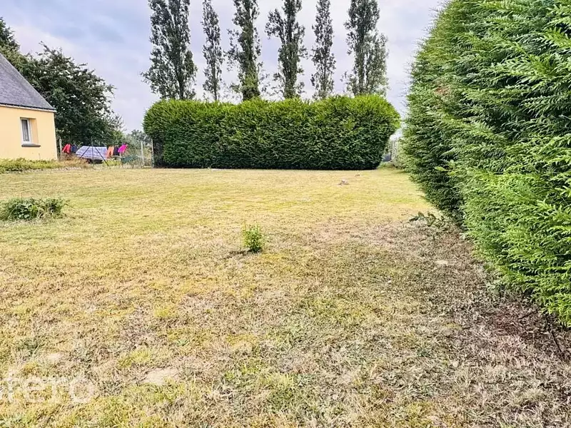 Terrain, 703 m²