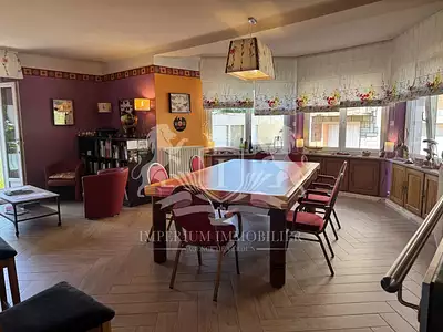 Maison, 255 m²