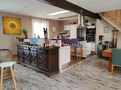 Maison, 240 m²