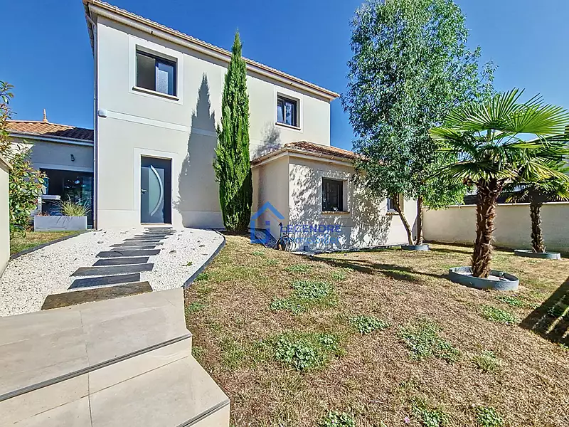 Maison, 250 m²