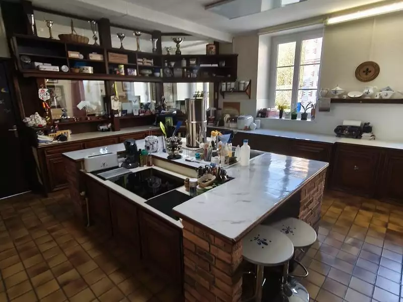 Maison, 693 m²