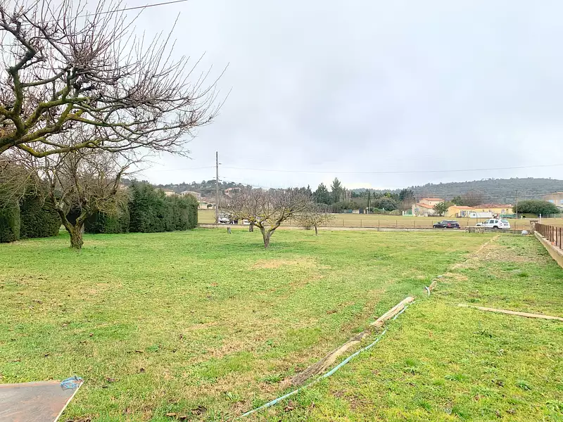 Terrain, 600 m²