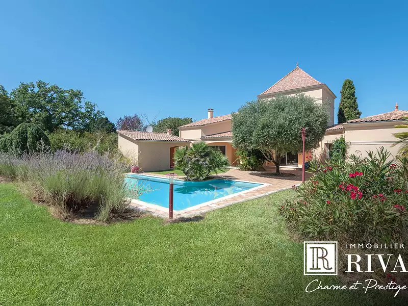 Maison, 233 m²