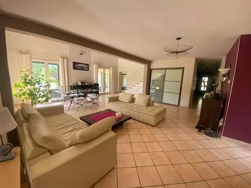 Maison, 245 m²