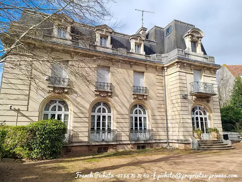 Maison, 1 000 m²