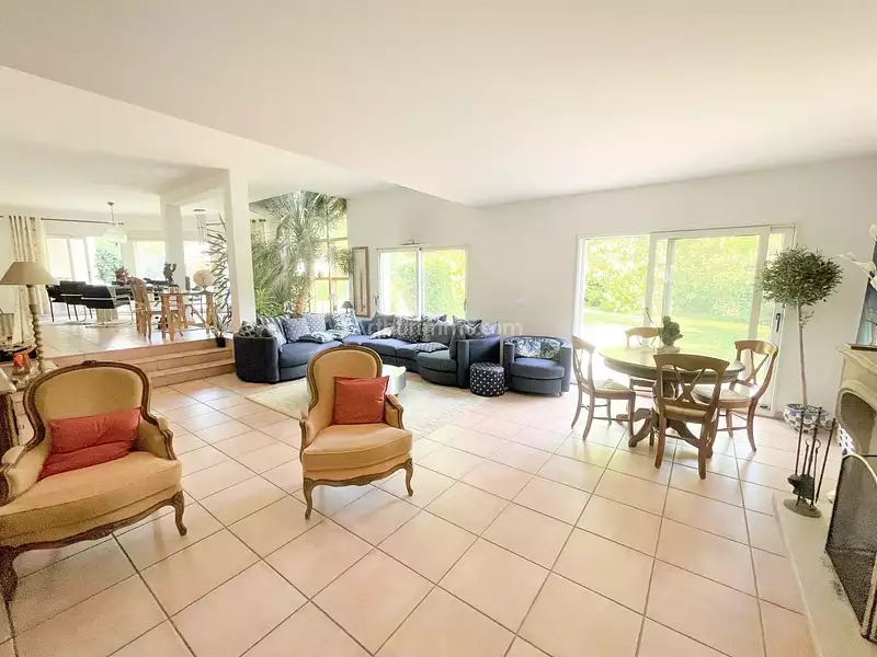 Maison, 261 m²