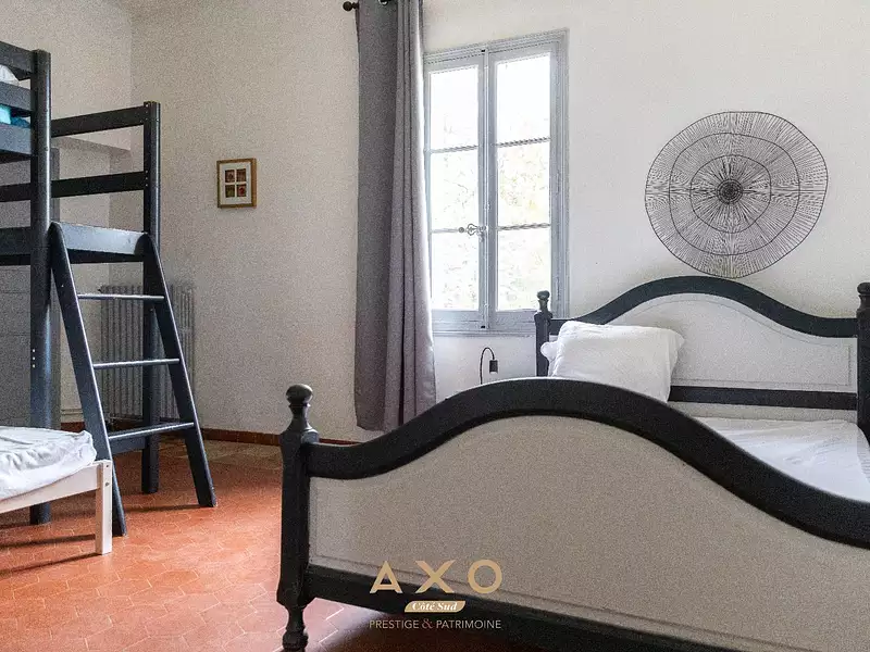 Maison, 1 020 m²