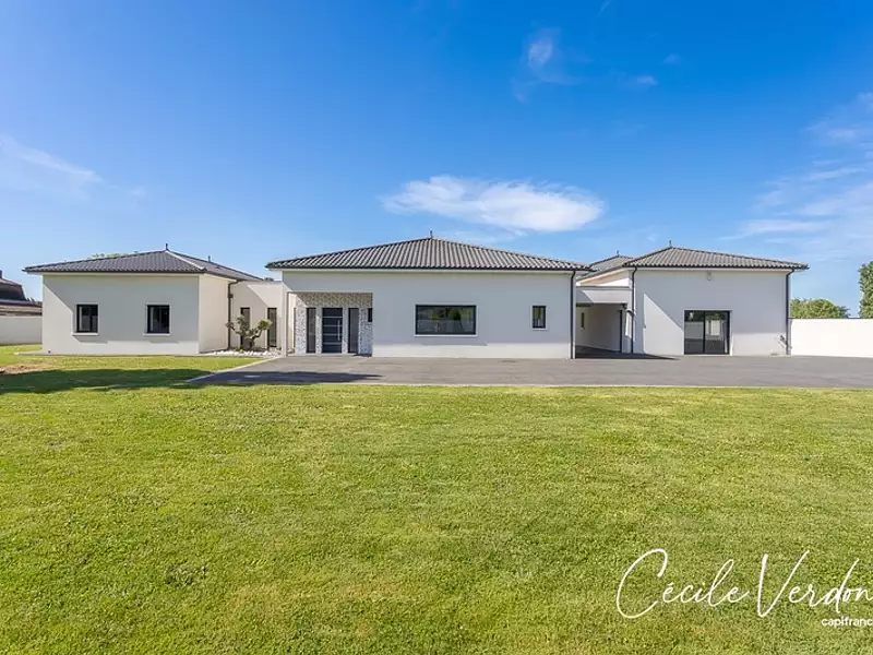 Maison, 281 m²