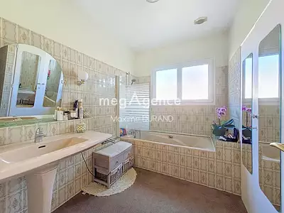 Maison, 235 m²