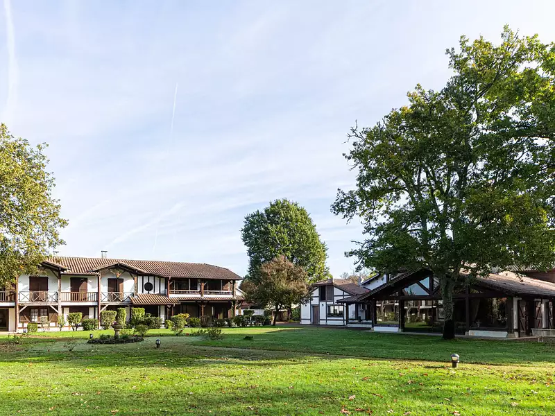 Maison, 1 565 m²