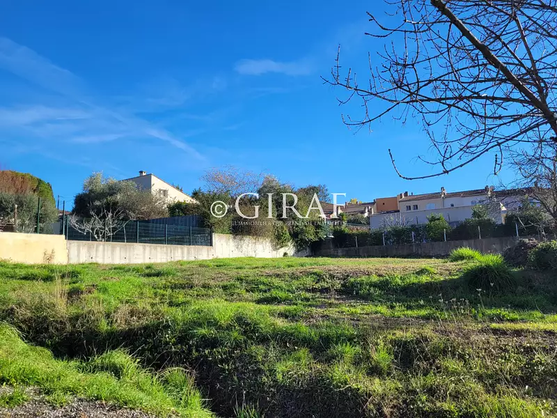 Terrain, 1 050 m²