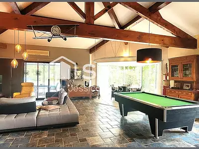 Maison, 240 m²