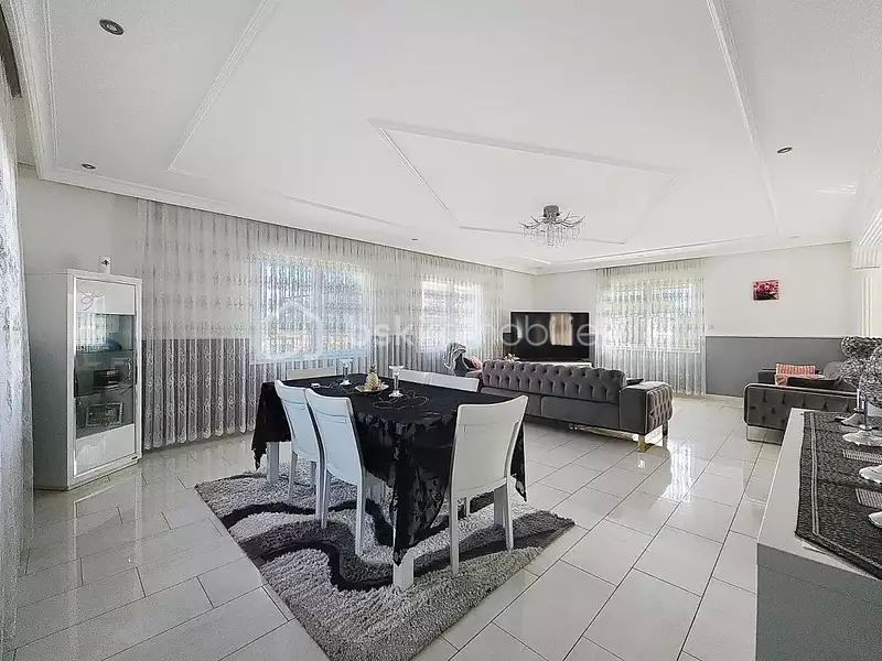 Maison, 280 m²