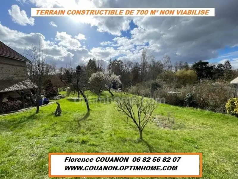 Terrain, 700 m²