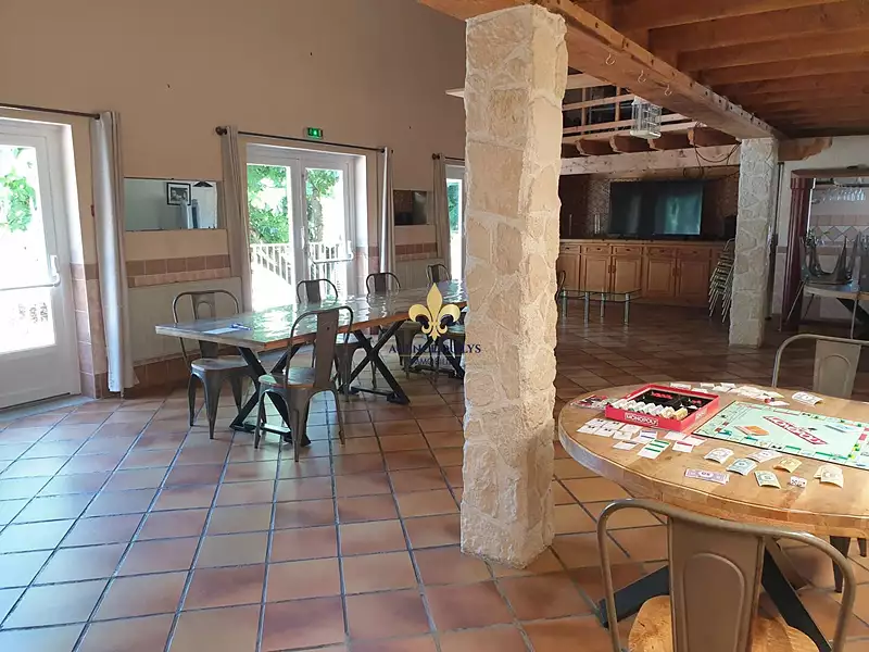 Maison, 750 m²