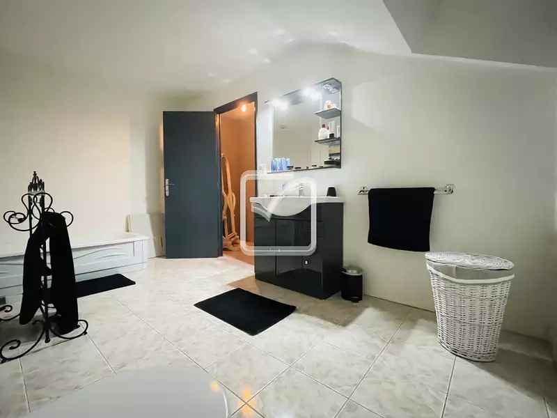 Maison, 281 m²