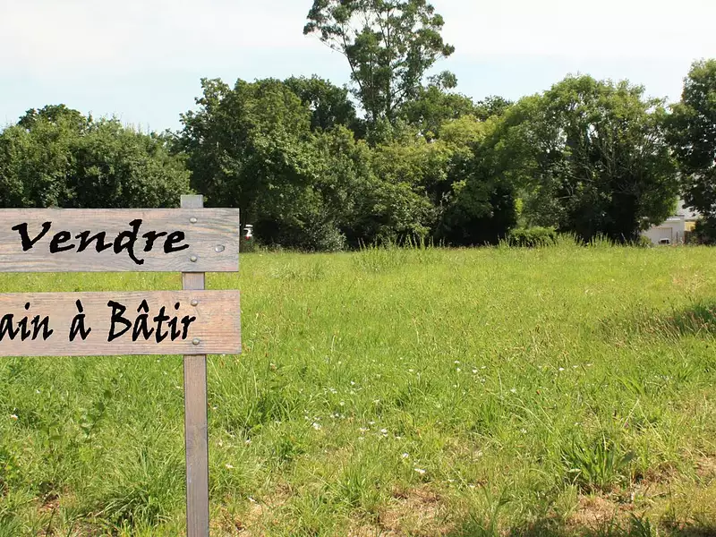 Terrain, 700 m²