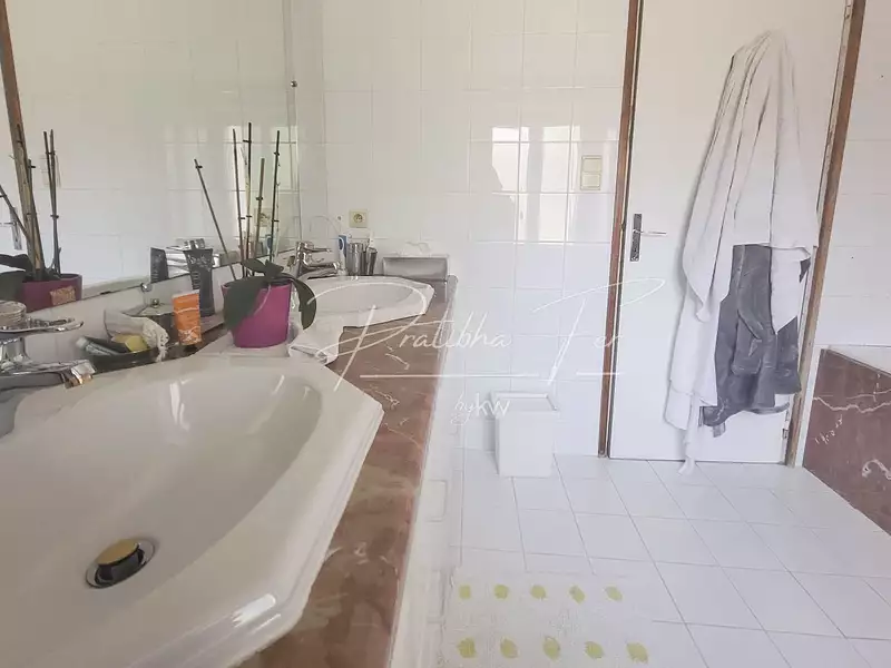 Maison, 251 m²