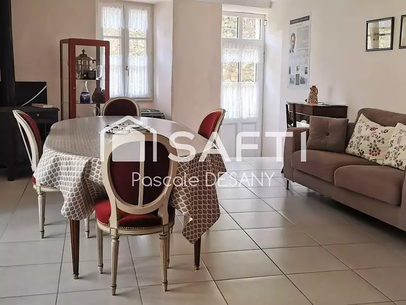 Maison, 245 m²