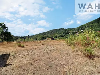 Terrain, 1 800 m²