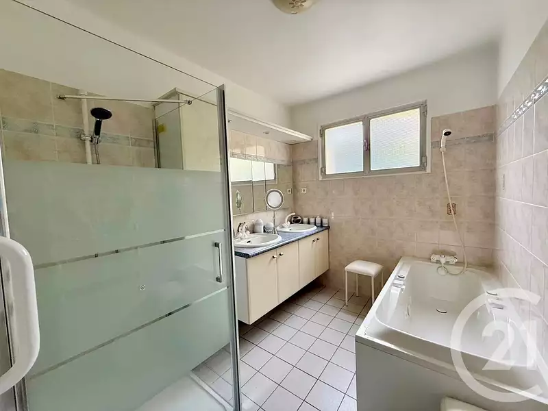 Maison, 215 m²