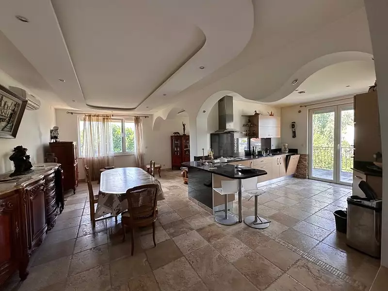 Maison, 250 m²
