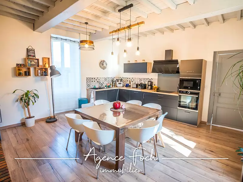Maison, 240 m²