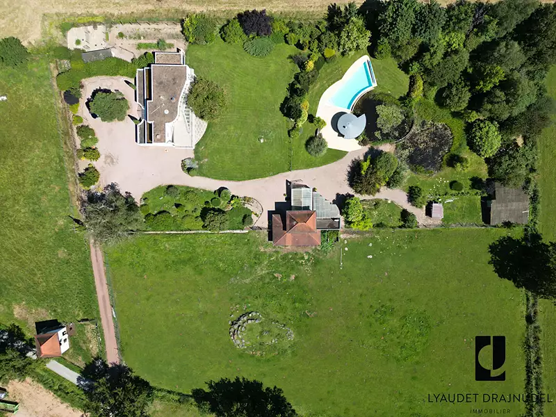 Maison, 323,3 m²