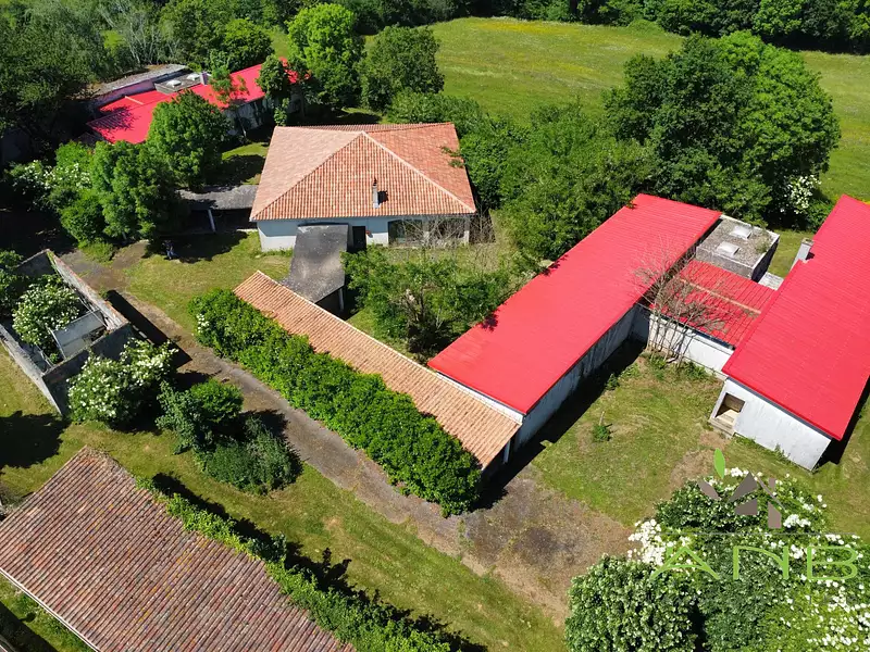 Maison, 692 m²