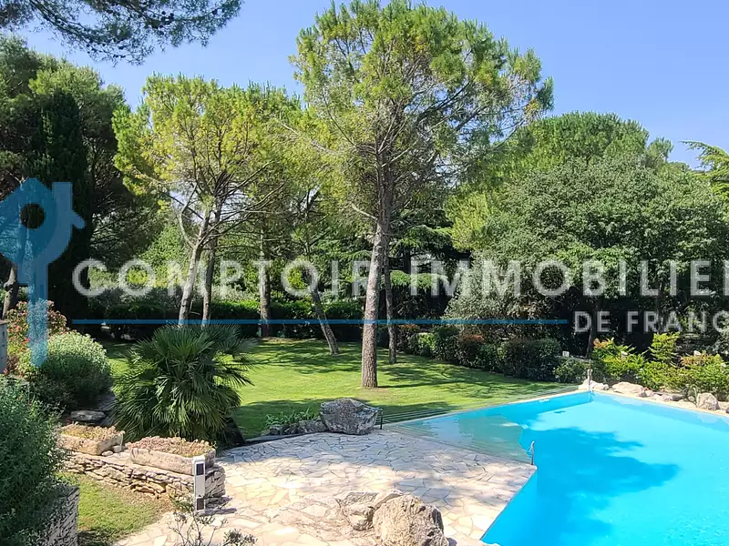 Maison, 261 m²