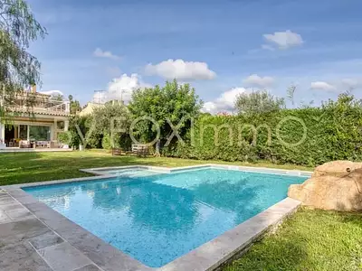 Maison, 240 m²