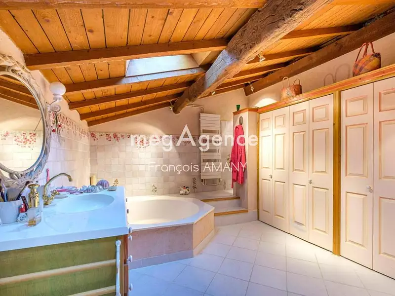 Maison, 250 m²