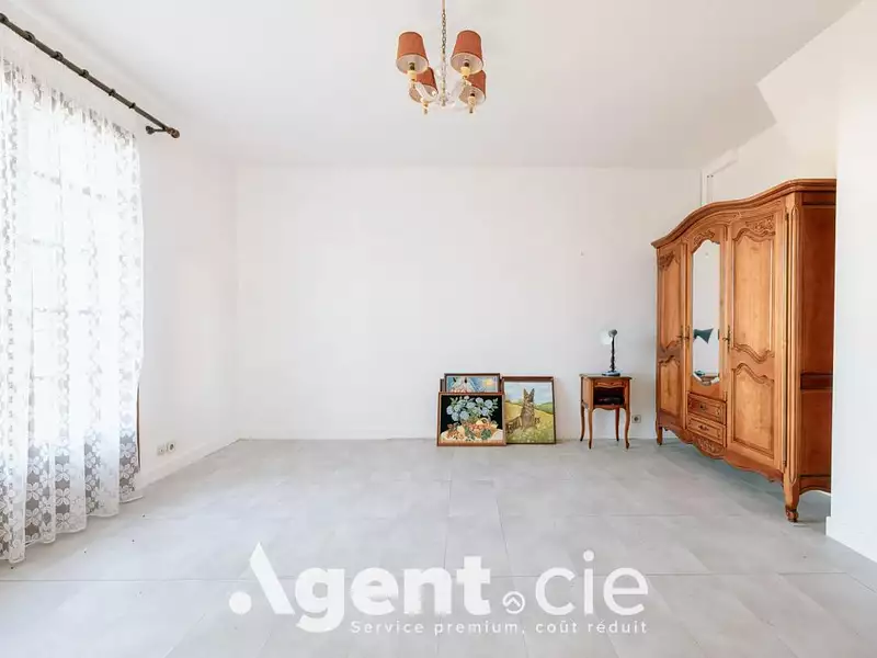 Maison, 240 m²
