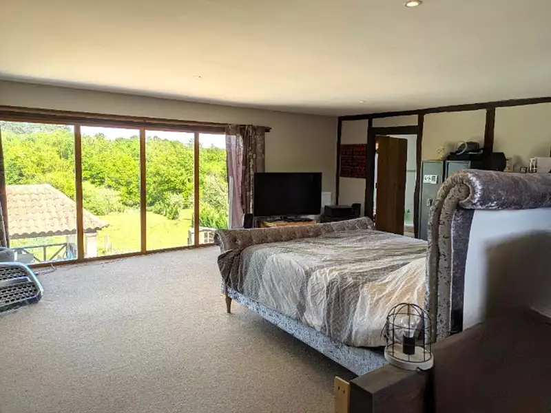 Maison, 900 m²