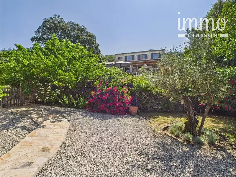 Maison, 266 m²