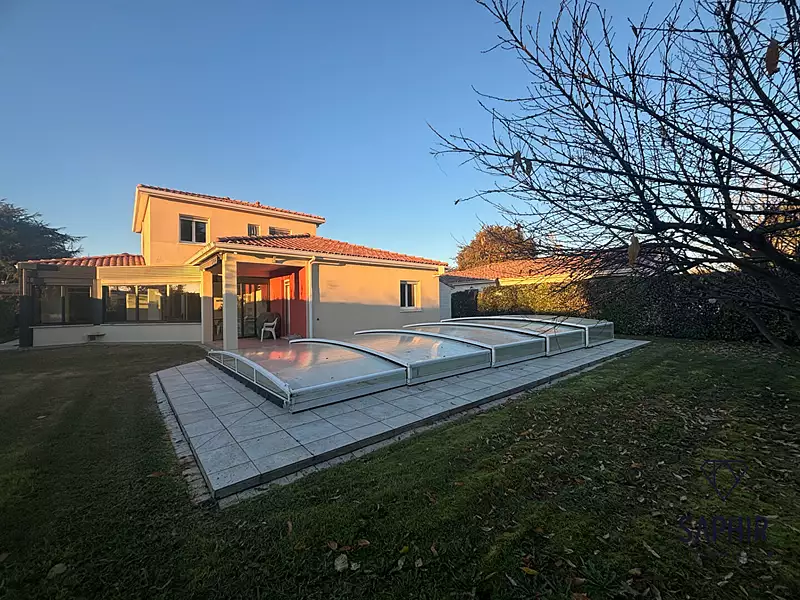Maison, 159 m²