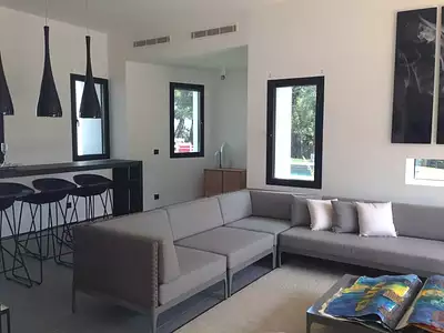 Maison, 953,7 m²
