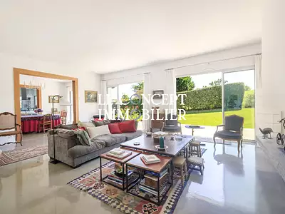 Maison, 330 m²