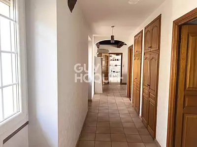 Maison, 240 m²