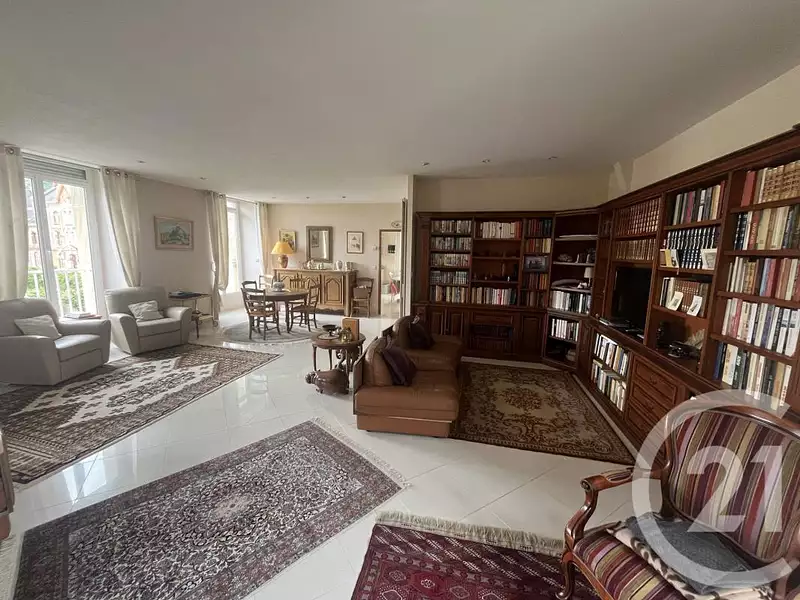 Appartement, 240 m²