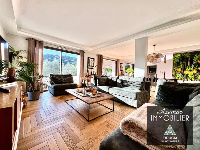 Maison, 245 m²