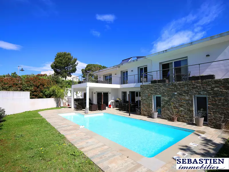 Maison, 243,1 m²