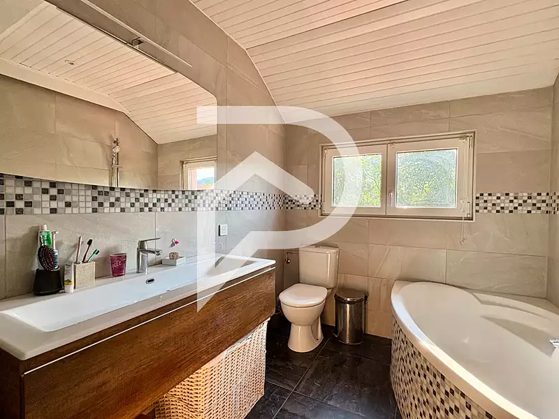 Maison, 180 m²
