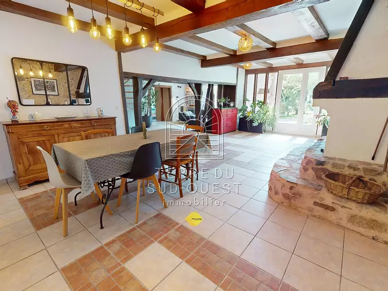 Maison, 319 m²