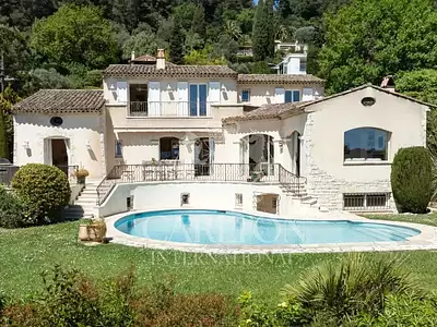Maison, 225 m²