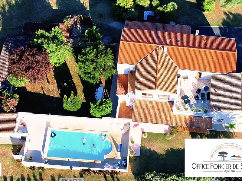 Maison, 375 m²