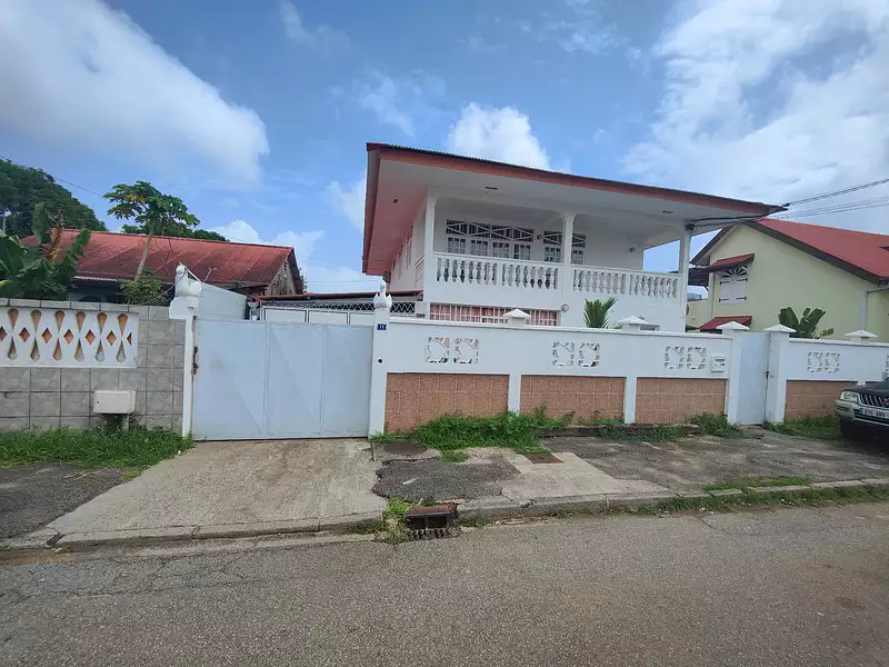 Maison, 221 m²