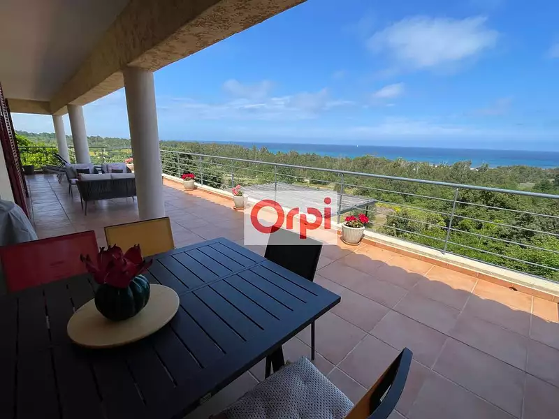 Maison, 235 m²