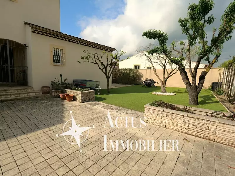 Maison, 196 m²